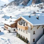 Marmotta Neve - Luxus Ski-in Ski-out Апартаменты *